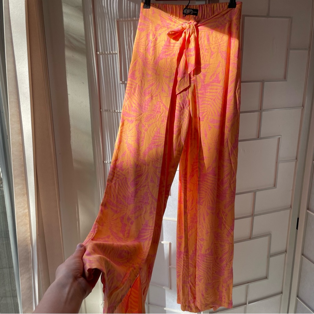 Island Pattern Pants